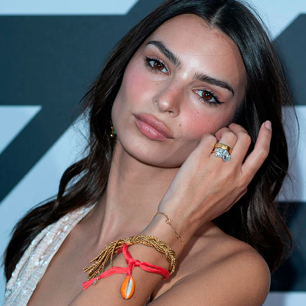 Emily Ratajkowski Engagement Ring - Image 4