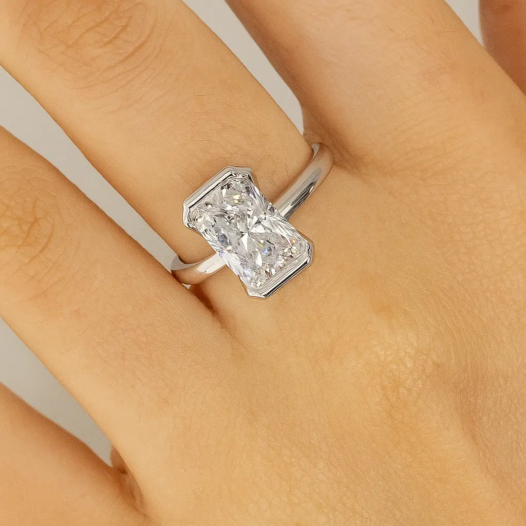 Radiant Half Bezel engagement ring - Image 4