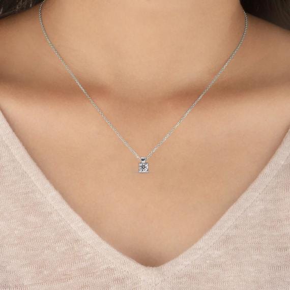 Round Solitaire Pendant With Chain - Image 4
