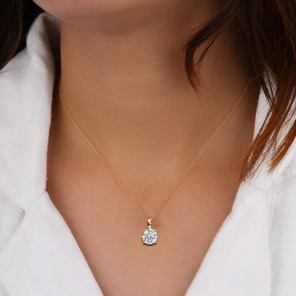 Round Vintage Style Pendant with Chain - Image 4